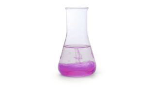 Phenolphthalein Indikatorlösung, wie es sie etwa bei Carl Roth zu kaufen gibt (Bild: © vonWolkenegg - stock.adobe.com, Carl Roth)