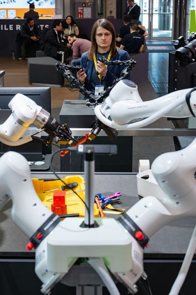 Die Hannover Messe 2026 ist Geschichte. Technologisch zeigt sie Wege für die Industrie in eine wettbewerbsfähige Zukunft mit Künstlicher Intelligenz, Automatisierung und Digitalisierung.  (Bild: Deutsche Messe AG)