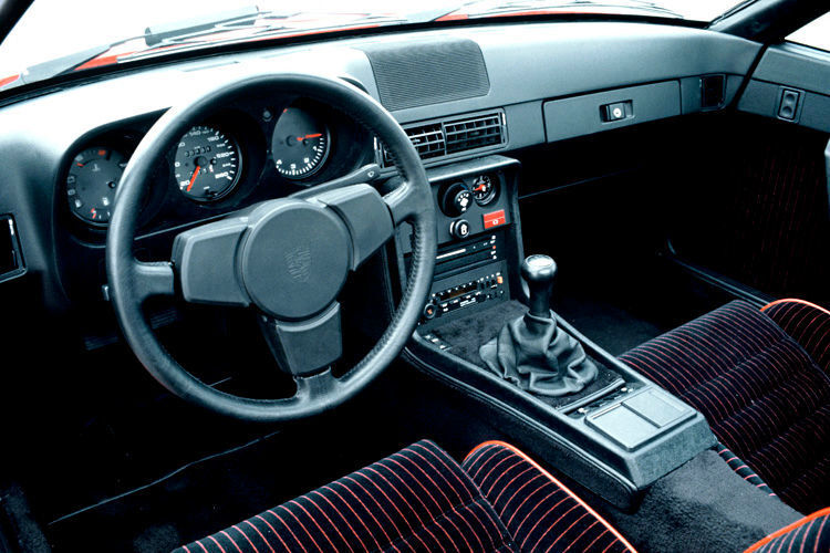 Blick ins Cockpit des 924 Carerra GT im Jahr 1981. (Foto: Porsche)