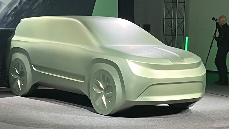 Die 4,90 Meter lange Mischung auf Großraumlimousine und SUV basiert auf der 2022 vorgestellten Studie Vision 7S, soll mit Loungefeeling auf bis zu sieben Plätzen verwöhnen. (Bild: sp-x/Peter Maahn)