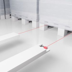 Par exemple, sur les véhicules autoguidés, les capteurs optiques ODT3CL1-2M vérifient que les palettes soient correctement réceptionnées et transférées.(Source :  Leuze AG)