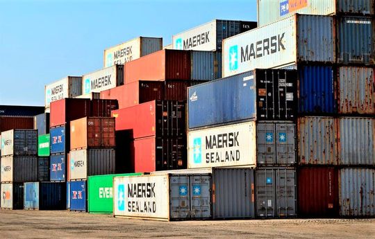 So gut bestückt sind die Containerhalden momentan nicht. Das ist aber nur ein Problem, mit dem man wegen des Ukraine-Krieges hierzulande kämpfen muss, wie eine Umfrage des ZVEI jetzt ans Licht gebracht hat. Lesen Sie mehr... So gut bestückt sind die Containerhalden momentan nicht. Das ist aber nur ein Problem, mit dem man wegen des Ukraine-Krieges hierzulande kämpfen muss, wie eine Umfrage des ZVEI jetzt ans Licht gebracht hat. Lesen Sie mehr...