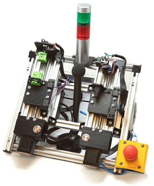 Wenn Steckverbindungen einrasten, ertönt ein Klickgeräusch, das das smarte Sensorsystem erkennt. (Bild: Fraunhofer IDMT/HannesKalter)