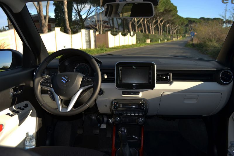 Insgesamt ist der Innenraum sehr übersichtlich gehalten. (Seyerlein / »kfz-betrieb«)