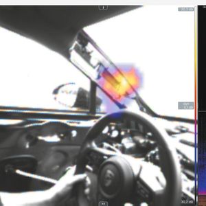 Den halben Innenraum zerlegt und das Störgeräusch immer noch nicht gefunden? Fünf Minuten Probefahrt, und die Geräuschkamera hat die Fehlerquelle detektiert. (Bild:  geraeuschanalyse.de)