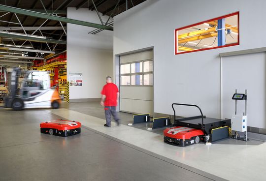 Eine kostenfreie Broschüre des VDMA-Fachverbands Fördertechnik und Intralogistik gibt wichtige Hinweise zum Inverkehrbringen von FTF und FTS gemäß der Maschinenrichtlinie 2006/42/EG.(Bild:  Grenzebach)