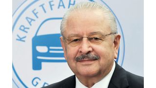 Präsident Jürgen Karpinski (links) und Michael Kraft, Vizepräsident des Kfz-Gewerbes Hessen, sehen für die Autobranche eher skeptisch in die Zukunft.  (Bild: Promotor)