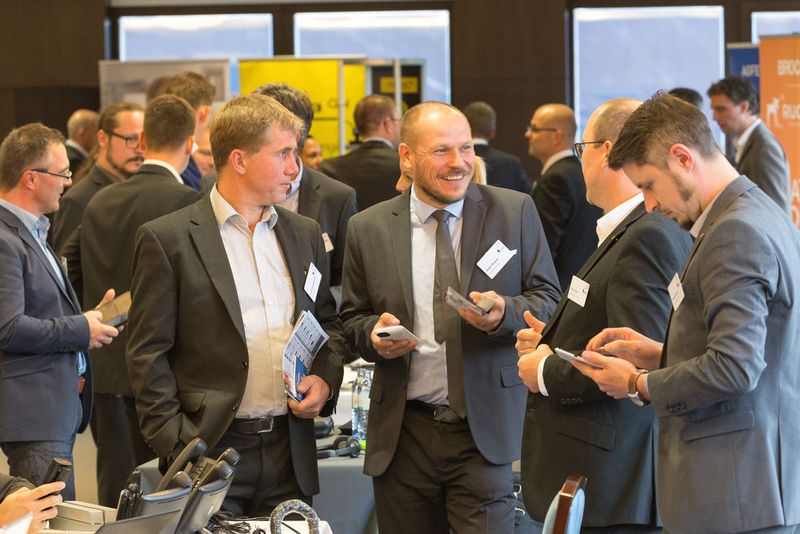 (v. l.) Frank Szymkowiak (Fernseh-Frank) und André Wagner (T.D.F. Kommunikation) mit André Beer und Thomas Uhlmann von Komsa (Komsa)