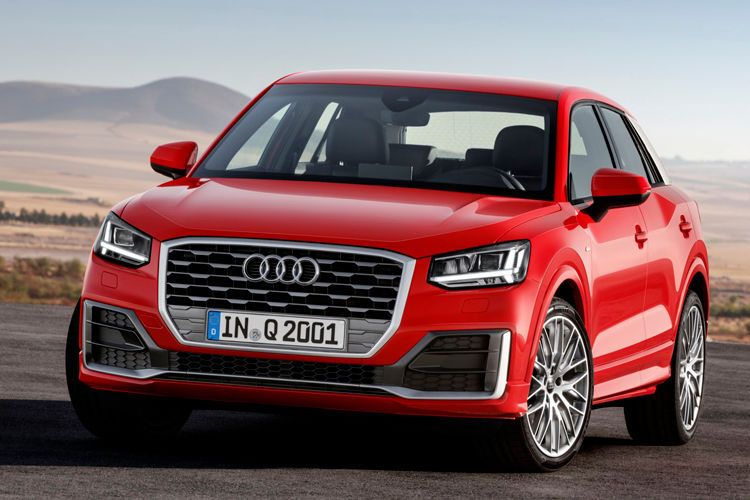 Auffällig sind zudem die keilförmigen Scheinwerfer und die üppigen Lufteinlässe. (Foto: Audi)