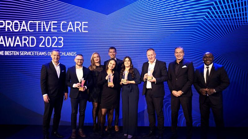Der Proactive Service Award 2023 ging an die besten Serviceteams der BMW Group Deutschland. (Bild:  Matthias@fendstudios.com)