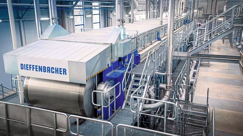 So sehen die Maschinen von Dieffenbacher aus, die in Eppingen gefertigt werden. Sie sind für die Holz-, Formgebungs- und Recyclingindustrie ausgelegt. (Bild: Dieffenbacher)