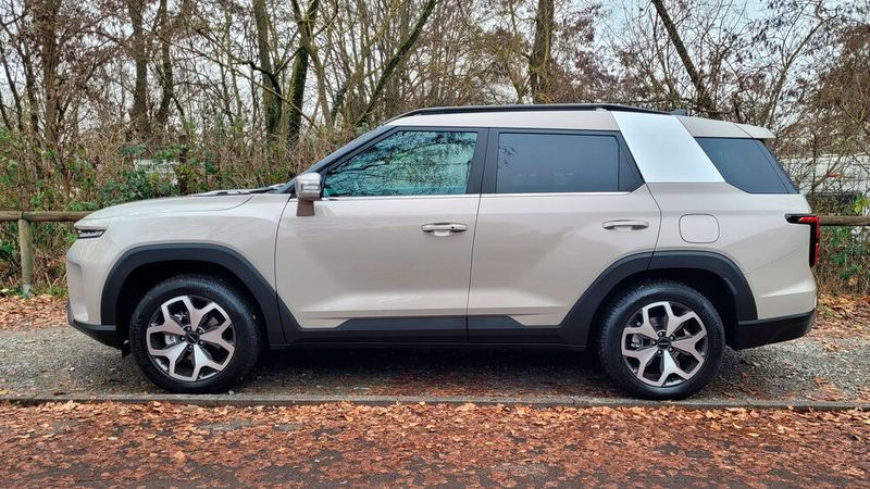 Das Preis-Leistungs-Verhältnis: Mit 28.900 Euro ist das recht vernünftig ausgestattete Sondermodell gerade für Familien sicherlich ein guter Deal. Bei unserem Testwagen kamen noch 700 Euro für den Metallic-Lack und 2.200 Euro für das Automatikgetriebe hinzu. Auf letzteres kann man aber sicherlich auch verzichten und hat dann ein vernünftiges SUV mit viel Platz für unter 30.000 Euro. (Bild: Wehner - VCG)