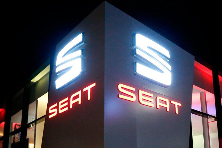 Nach der Eröffnung des Neubaus Ende Februar kann die Gottfried-Schultz-Gruppe die Kunden nun CI-gerecht empfangen und bedienen. (Foto: Seat)