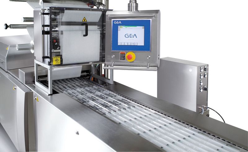 Flexodrucker: Durch die Gestaltung des Aufdrucks können Medizinprodukte heute individualisiert werden. Das erhöht die Produktsicherheit und ermöglicht die Rückverfolgung. (Bild: GEA)