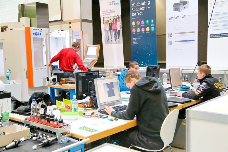 Schweizer Meister 2016 gesucht: Von Dienstag morgen bis Donnerstag Abend wurden auf der Swisstech die Industryskills der besten Polymechaniker ausgetragen. (Anne Richter, SMM)