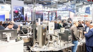 Besucher der productronica 2025. (Bild: Messe München GmbH)