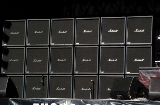 This image shows a 3 x 6 stack of Marshall guitar cabinets (the setup of Jeff Hanneman from Slayer) on the Tuska open air metal festival main stage in 2008.(Source:  File:MarshallStack Slayer.jpg /super work / CC BY-SA 3.0)