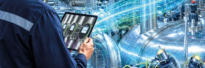 Technika przepływowa zapewniająca wyższą efektywność energetyczną: nowoczesne rozwiązania w zakresie przepływów, czujników i techniki regulacji zwiększają wydajność instalacji – zarówno w nowych obiektach, jak i podczas modernizacji.(Zdjęcie: Wygenerowane przez sztuczną inteligencję; Buerkert)