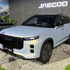 Der Jaecoo 7 ist mit 4,50 Meter im Kompakt-SUV-Segment verortet. (Bild: Wehner - VCG)