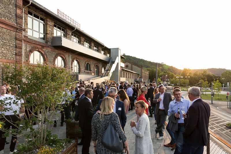 Und dann startete die Party für die Preisträger bei sommerlichen Temperaturen. (Stefan Bausewein)