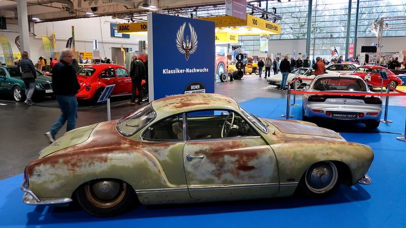 Ein Fahrzeug in diesem Zustand nennt man „Ratte“. Der Besitzer wird es wohl als „patiniert“ bezeichnen, obwohl die Schwelle zum Lackschaden eindeutig überschritten ist. Wer Nachwuchs gewinnen will, wird sich an vergleichbare Anblicke gewöhnen müssen. (Bild: Diehl – VCG)