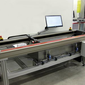 Die horizontale Prüfmaschine mit Wasserbad: Sie eignet sich speziell für die Prüfung von Kathetern.