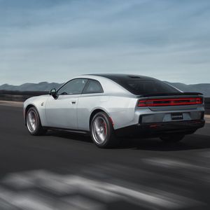 Im Top-Modell stehen 630 bis 670 PS zur Verfügung.(Bild:  Stellantis)