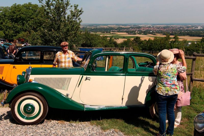 Christian Braungard etwa fährt eine Mercedes 170V Cabrio Limousine, die 1938 nur 38 PS unter der Haube entfesselte. (Bild:privat)