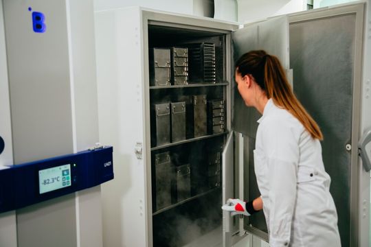 In Ultratiefkühlgeräten werden unter anderem Impfstoffe gelagert. In Ultratiefkühlgeräten werden unter anderem Impfstoffe gelagert.