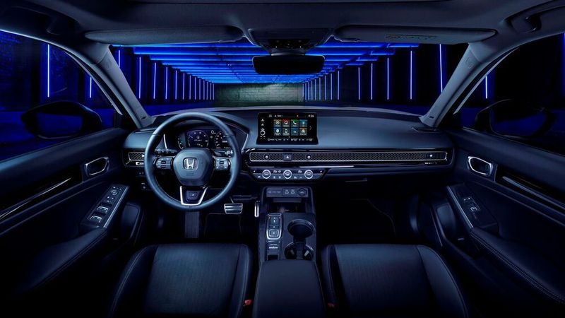 Im Innenraum des Civic setzt Honda auf Übersichtlichkeit ... (Honda)