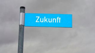 Cloud-Dienste werden für mittelständische Unternehmen spätestens dann interessant, sobald interne Ressourcen die enorme Leistungsfähigkeit von Cloud-Anwendungen nicht mehr wirtschaftlich abbilden können. (Bild: MATTHIAS BUEHNER - stock.adobe.com)