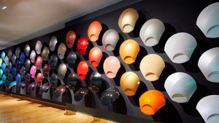 Im Color Design Studios Europe werden die künftigen Automobilfarben entworfen und im Showroom präsentiert. (BASF Coatings)