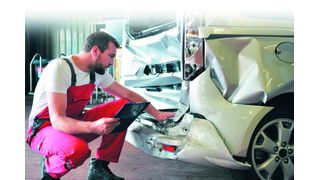 Die Weiterbildung richtet sich vor allem an Mitarbeiter in Karosserie- und Lackierbetrieben.
Insbesondere jene, die Unfallschäden annehmen, kalkulieren und abwickeln. (Bild: © industrieblick - adobe.stock.com)