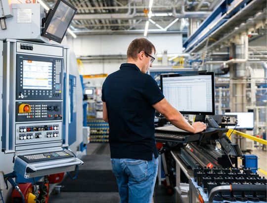 (SAP MES bietet ein Online-Auftragsmanagement zur prozesssicheren Werkerführung. Bild: IGZ Ingenieurgesellschaft für logistische Informationssysteme mbH)