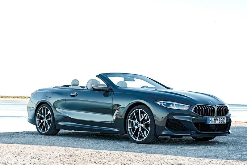 Den 8er kann man fast immer offen Fahren, denn ein Nackenfön sorgt auch bei einstelligen Gradzahlen für Wärme. (BMW)