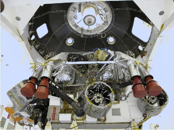 Rover und Descent Stage werden in die Hülle des Mars Science Laboratory eingebracht (Archiv: Vogel Business Media)