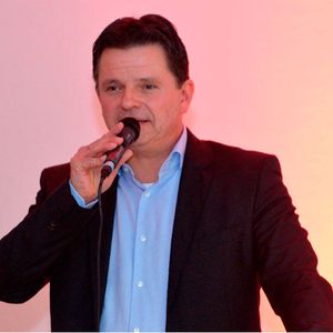 Klares Bekenntnis: Peter Gerards, Geschäftsführer der Ruhrdeichgruppe, und sein Team sind mit den PSA-Marken auf Erfolgskurs. Mit dem neuen Standort in Duisburg will das Autohaus die Entwicklung fortsetzen.(Foto:  PSA)