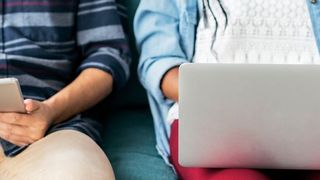 Die Generation Z ist technikverliebt. Das macht ihre Angehörigen aber noch lange nicht zu rücksichtslosen Zeitgenossen, die keinen Wert auf menschliche Interaktion legen.  (gemeinfrei)