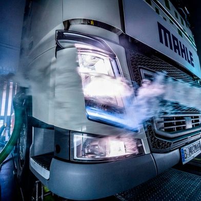 Der Mahle-Chef Arnd Franz wurde jetzt darüber befragt, wie er sich die Zukunft des Nutzfahrzeuggeschäfts vorstellt. Vor allem, wie es mit der Elektrifizierung der Branche aussieht ... (Bild: Kai R Joachim / Mahle)