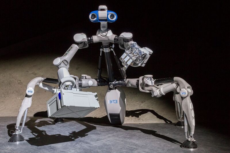 Das ist der am DFKI Robotics Innovation Center für den Weltraumeinsatz entwickelte Roboter Mantis. Das geförderte Projekt Q-Rock soll dafür sorgen, dass es bald auch ohne Expertenwissen möglich werde, günstig zum maßgeschneiderten Robotersystem zu kommen.