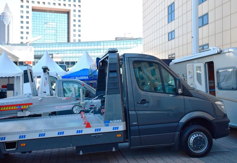 Algema Fit-Zel rüstet den Mercedes-Benz-Sprinter auch mit dem Festplateau-2 aus. (Bild: »kfz-betrieb« / Schweitzer)