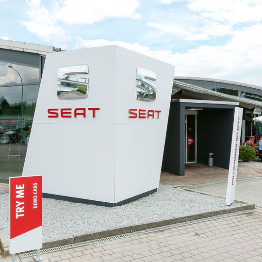 Die Ostermaier-Gruppe hat in Vilsbiburg erstmals die Marke Seat aufgenommen.(Bild:  Foto: Seat)