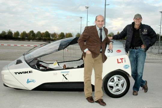Martin (links) und Wolfgang Möscheid, Inhaber der Fine Mobile GmbH, konnten beim Automotive X Prize viele wertvolle Erfahrungen sammeln, die in das Serienfahrzeug einfließen sollen. (Archiv: Vogel Business Media)
