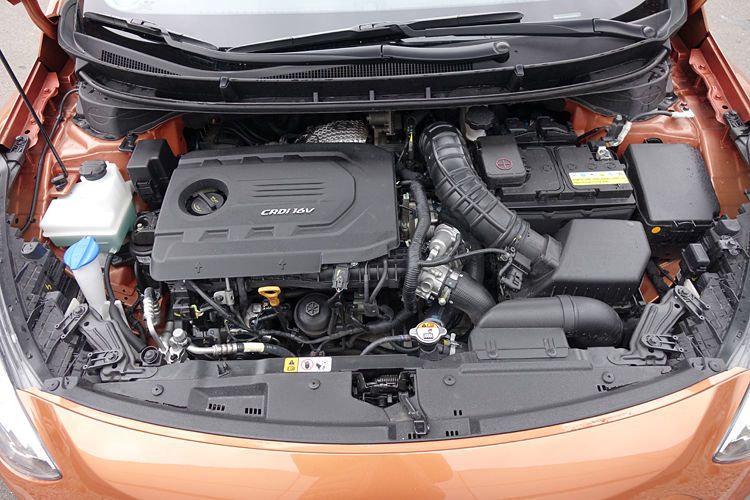 Die Motorenpalette des i30 ist groß: zur Auswahl stehen drei Benziner mit 74 kW/100 PS bis 99 kW/135 PS. Beim Diesel gibt es ebenfalls drei Motorisierungen von 66 kW/ 90 PS bis 100 kW/136 PS. (Foto: Jens Scheiner)