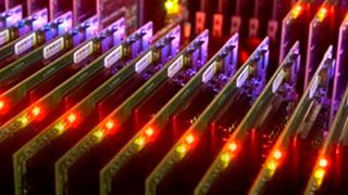 Auf eine hohe I/O-Leistung bei gleichzeitig niedriger Latenz angewiesene Workloads zählen zu den Anwendungsfällen, für die AFAs prädestiniert sind. (IBM)