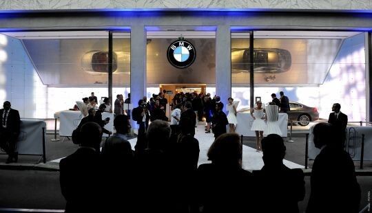 Zur Eröffnung waren zahlreiche VIPs aus Paris geladen. (Foto: BMW)