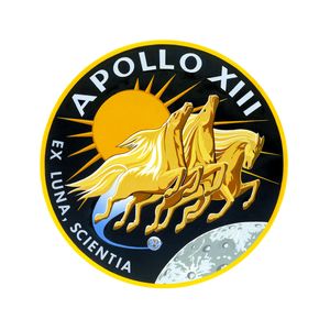 Das Logo der Apollo 13. Vor 50 Jahren, am 11. April 1970, startete die dritte Mondlandemission der NASA. Doch die Astronanauten landeten nie auf dem Mond - statt dessen drohte ihre Raumfahrt drei Tage nach dem Start fatal zu scheitern, als ein Sauerstofftank des Odyssey-Kommandomoduls explodierte. (NASA)