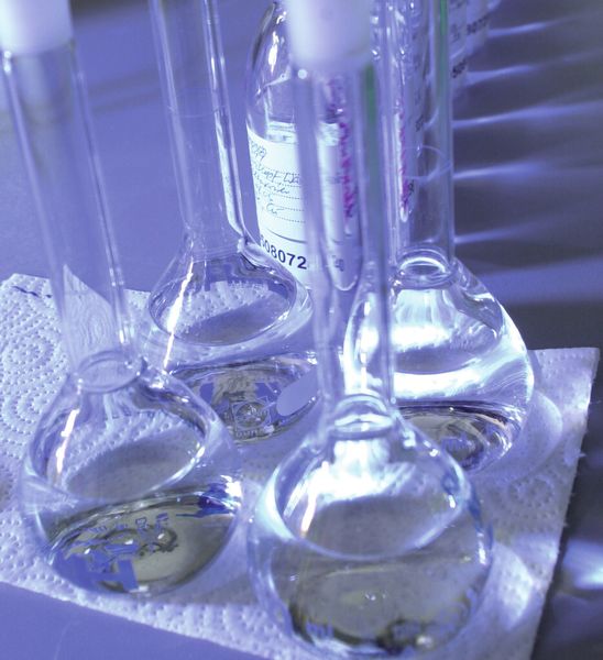 Die dritte Registrierungsphase für die EU-Chemikalienverordnung Reach hat begonnen. Bei Fehlern droht ein europaweites Vermarktungsverbot. (TÜV Süd)