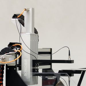 Das modular gestaltete luftgekoppelte Ultraschall-ZfP-Testsystem Sonoair dient zur zerstörungsfreien, berührungslosen Prüfung von Verbundwerkstoffen aus carbon- bzw. glasfaserverstärkten Kunststoffen (CFK, GFK), Stahl und Aluminium, wie Sonotec beschreibt.