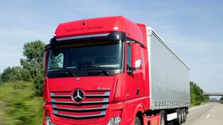 Könnten bald wieder das Straßenbild im Iran mitprägen: Lkw aus dem Hause Daimler. (Foto: Daimler)